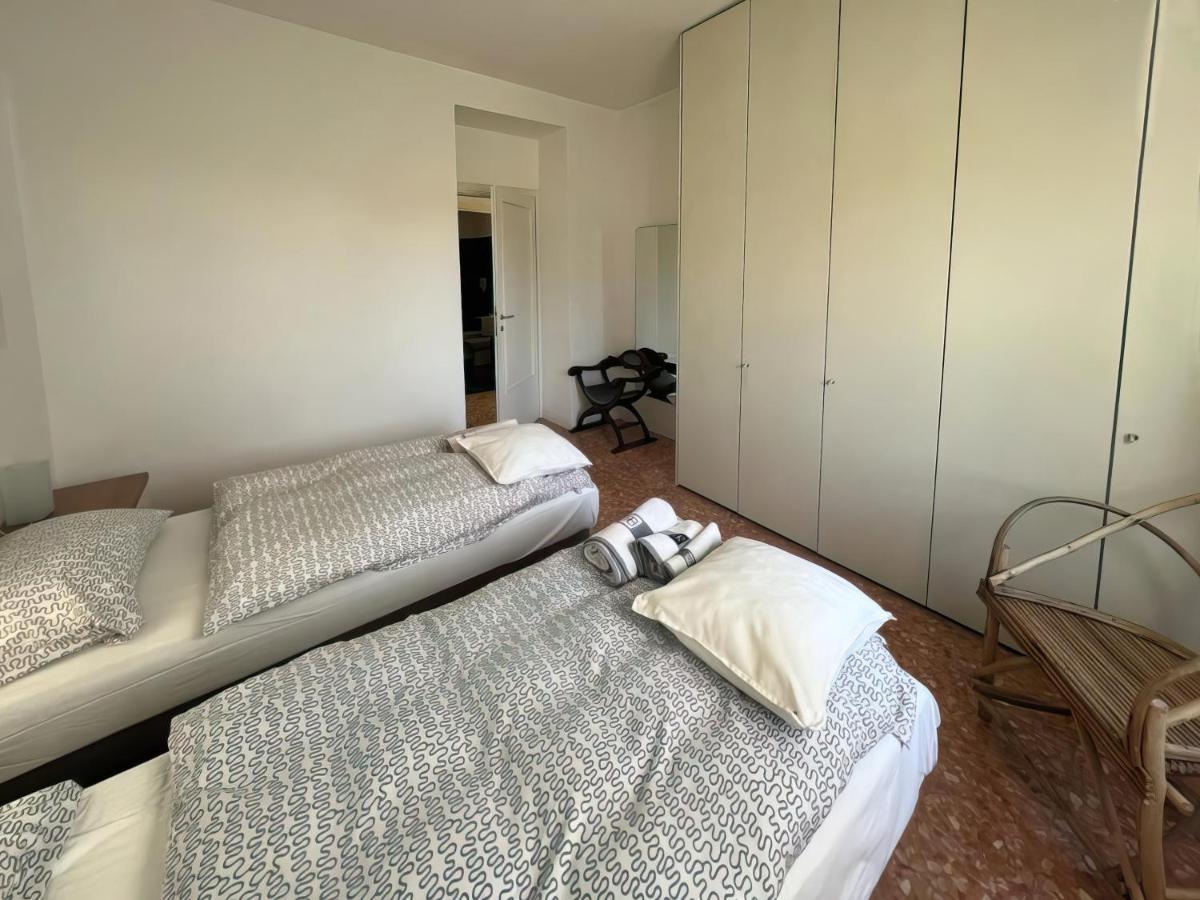 Casa Vacanze Le Violette Villa Brunate Luaran gambar